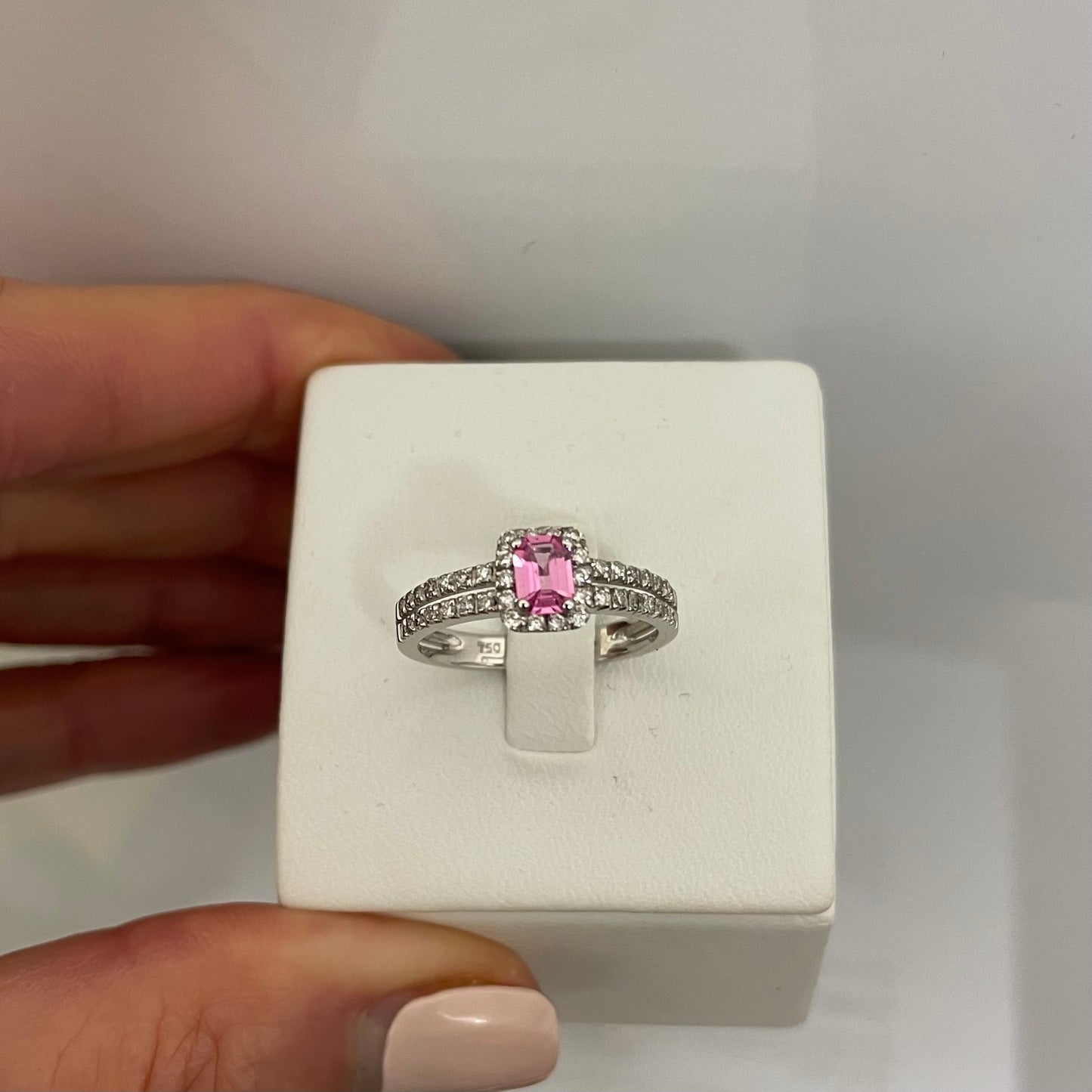 Pink Saphine Diamond Ring